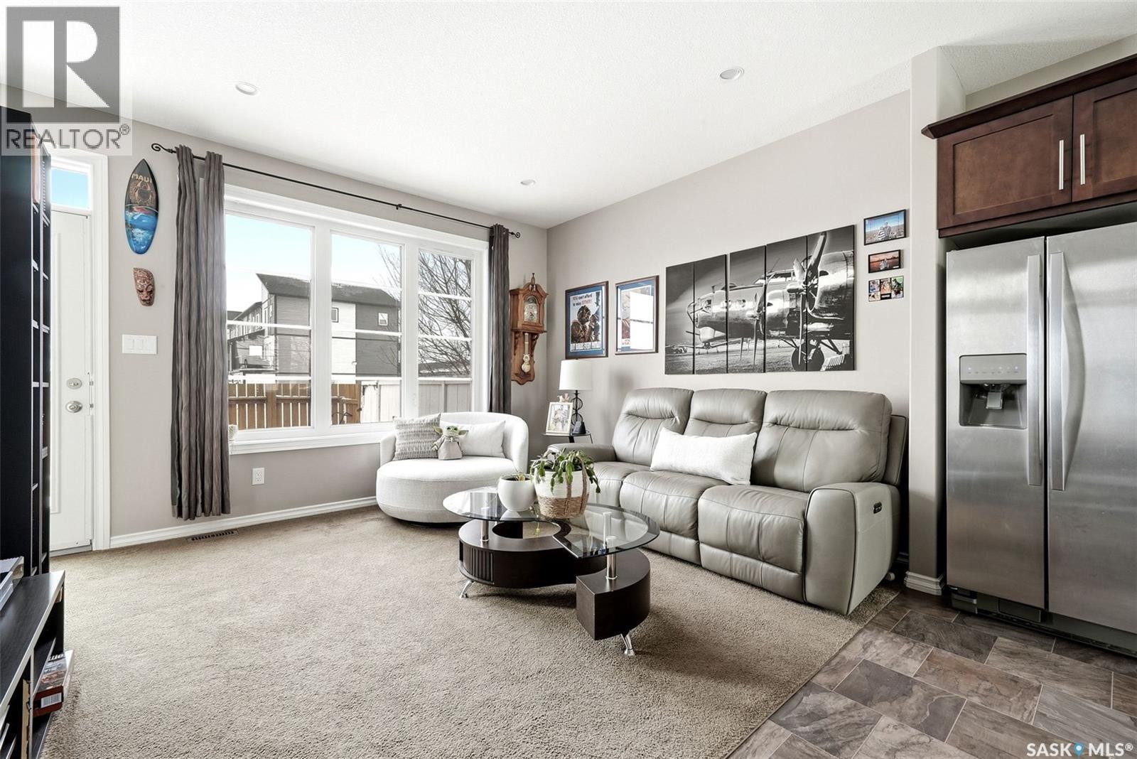 148 3229 Elgaard Drive, Regina, SK - Indoor Photo Showing Living Room