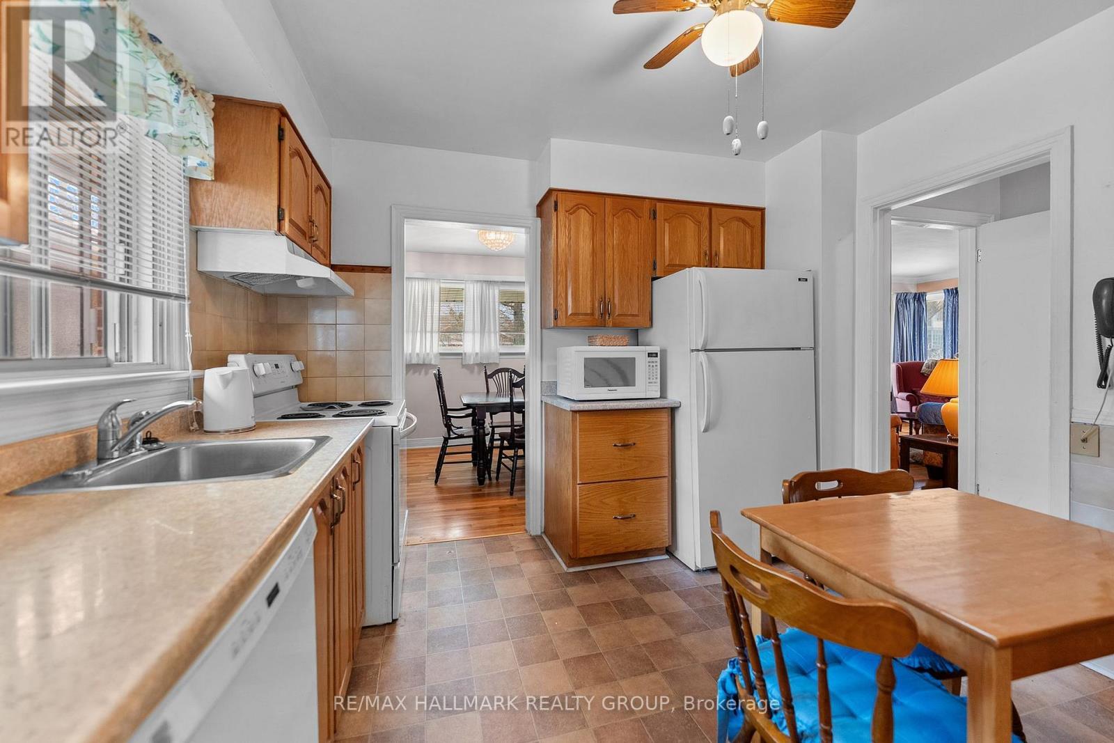 2075 Neepawa Avenue, Ottawa, ON - Indoor Photo Showing Kitchen