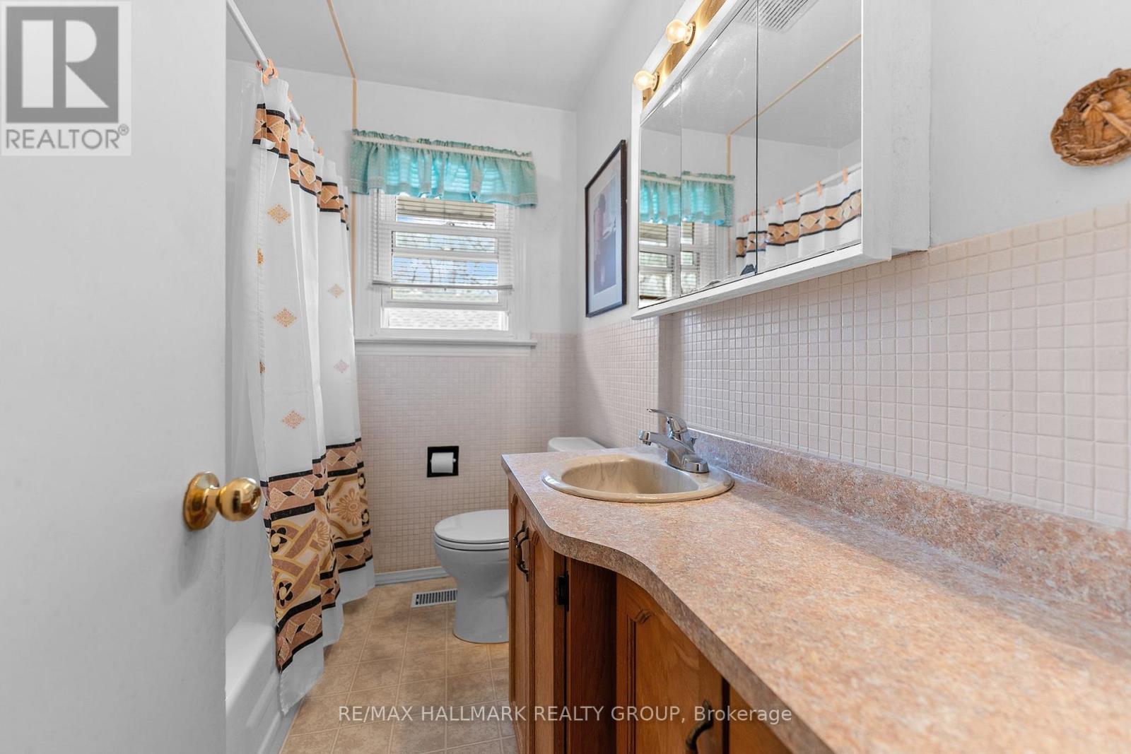 2075 Neepawa Avenue, Ottawa, ON - Indoor Photo Showing Bathroom