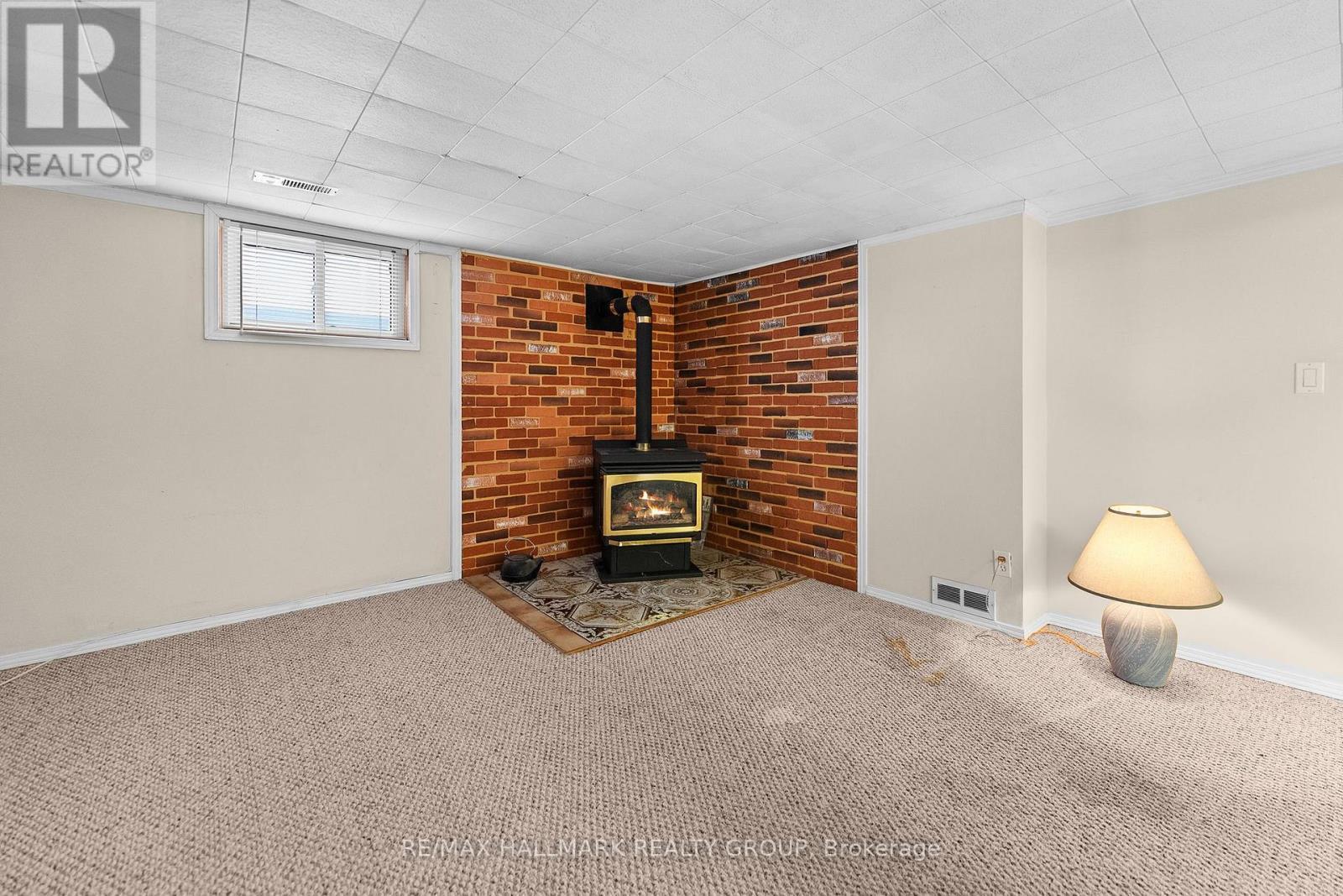 2075 Neepawa Avenue, Ottawa, ON - Indoor With Fireplace