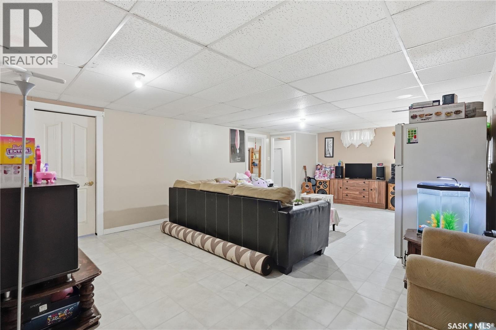 94 Lloyd Crescent, Regina, SK - Indoor