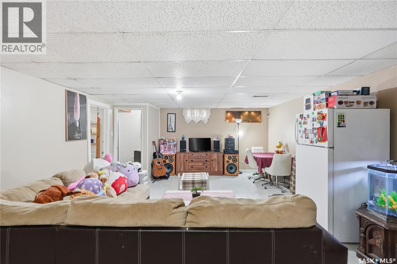 94 Lloyd Crescent, Regina, SK - Indoor