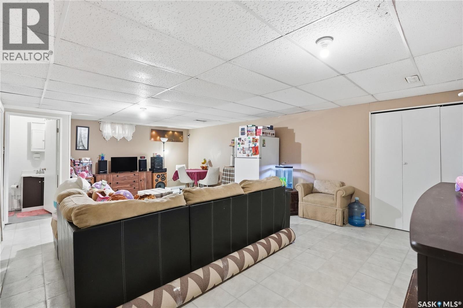 94 Lloyd Crescent, Regina, SK - Indoor