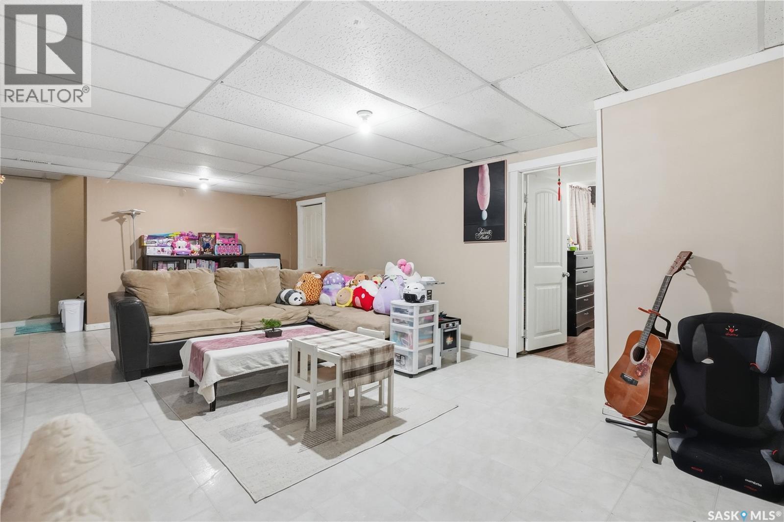 94 Lloyd Crescent, Regina, SK - Indoor