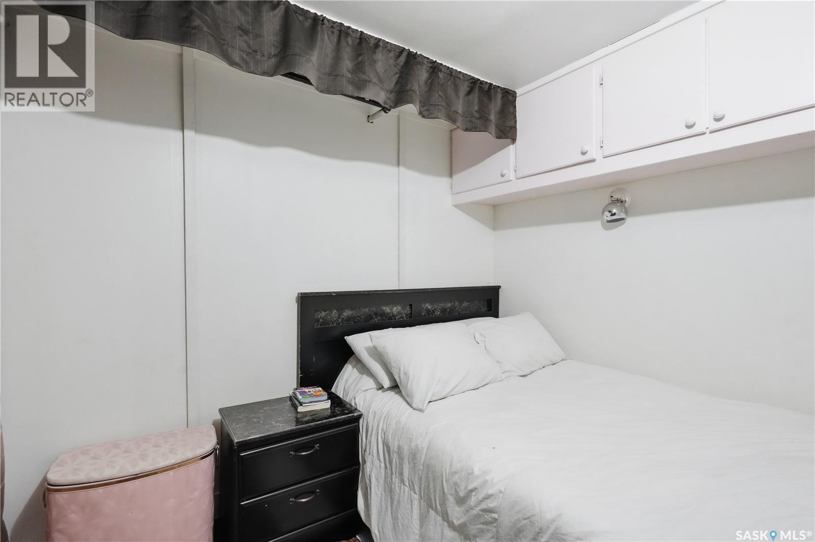 94 Lloyd Crescent, Regina, SK - Indoor Photo Showing Bedroom
