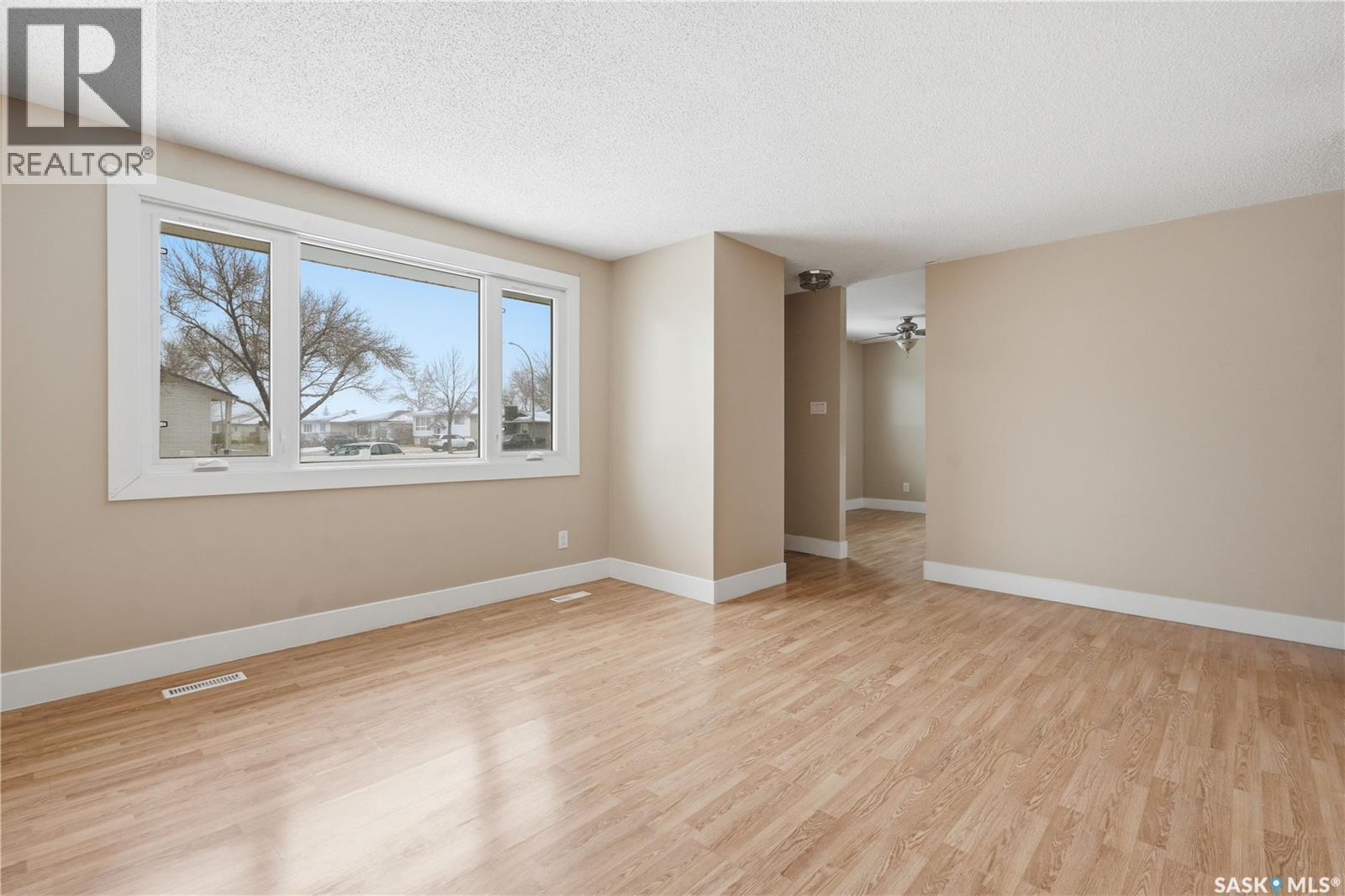 94 Lloyd Crescent, Regina, SK - Indoor Photo Showing Other Room