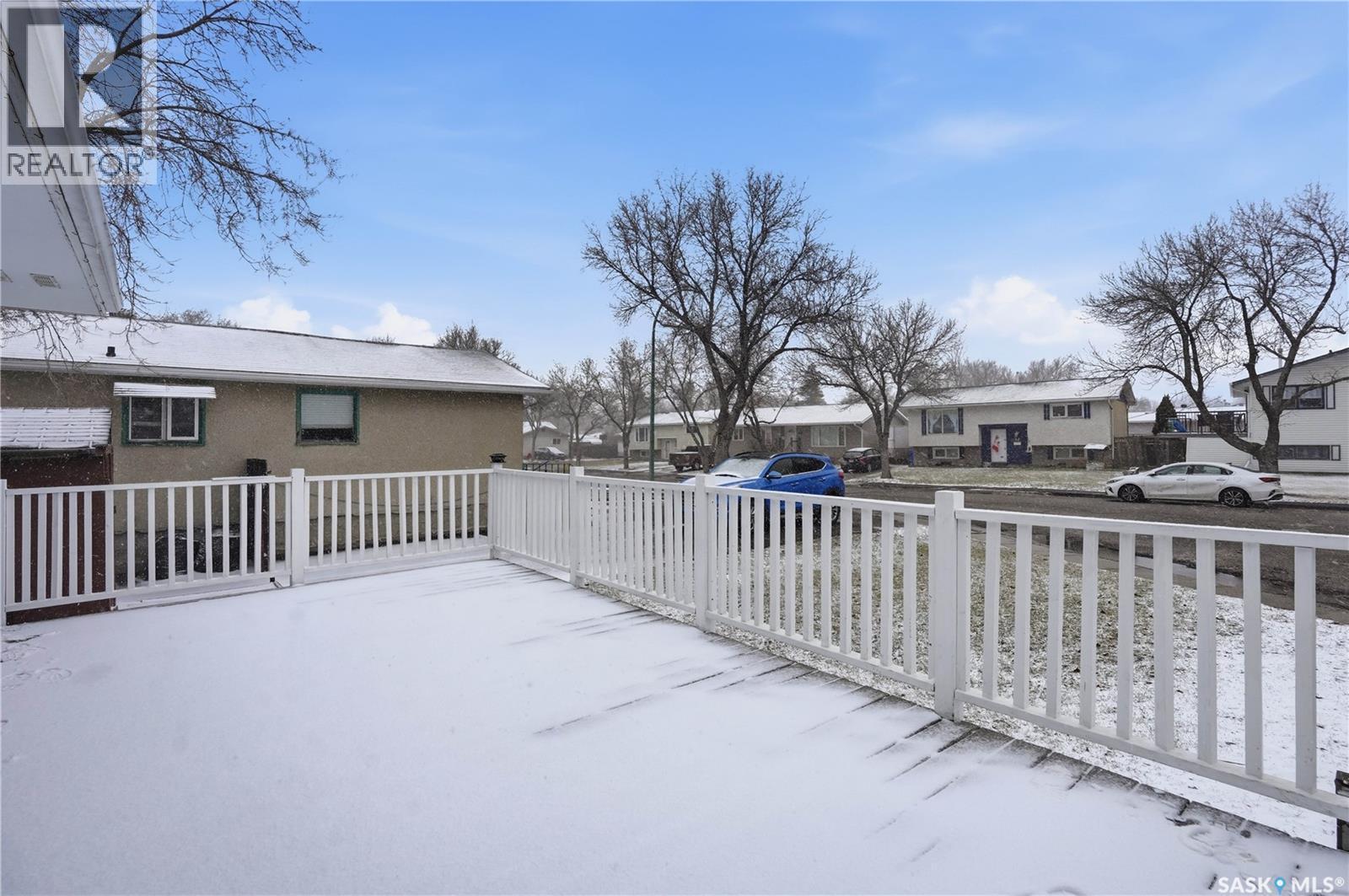 94 Lloyd Crescent, Regina, SK - Outdoor