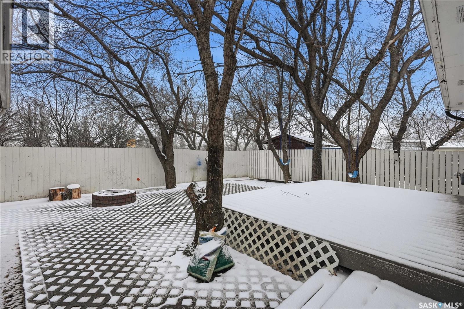 94 Lloyd Crescent, Regina, SK - Outdoor
