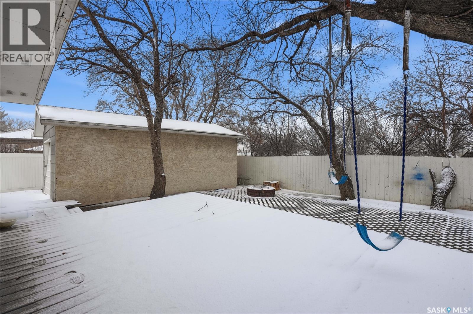 94 Lloyd Crescent, Regina, SK - Outdoor