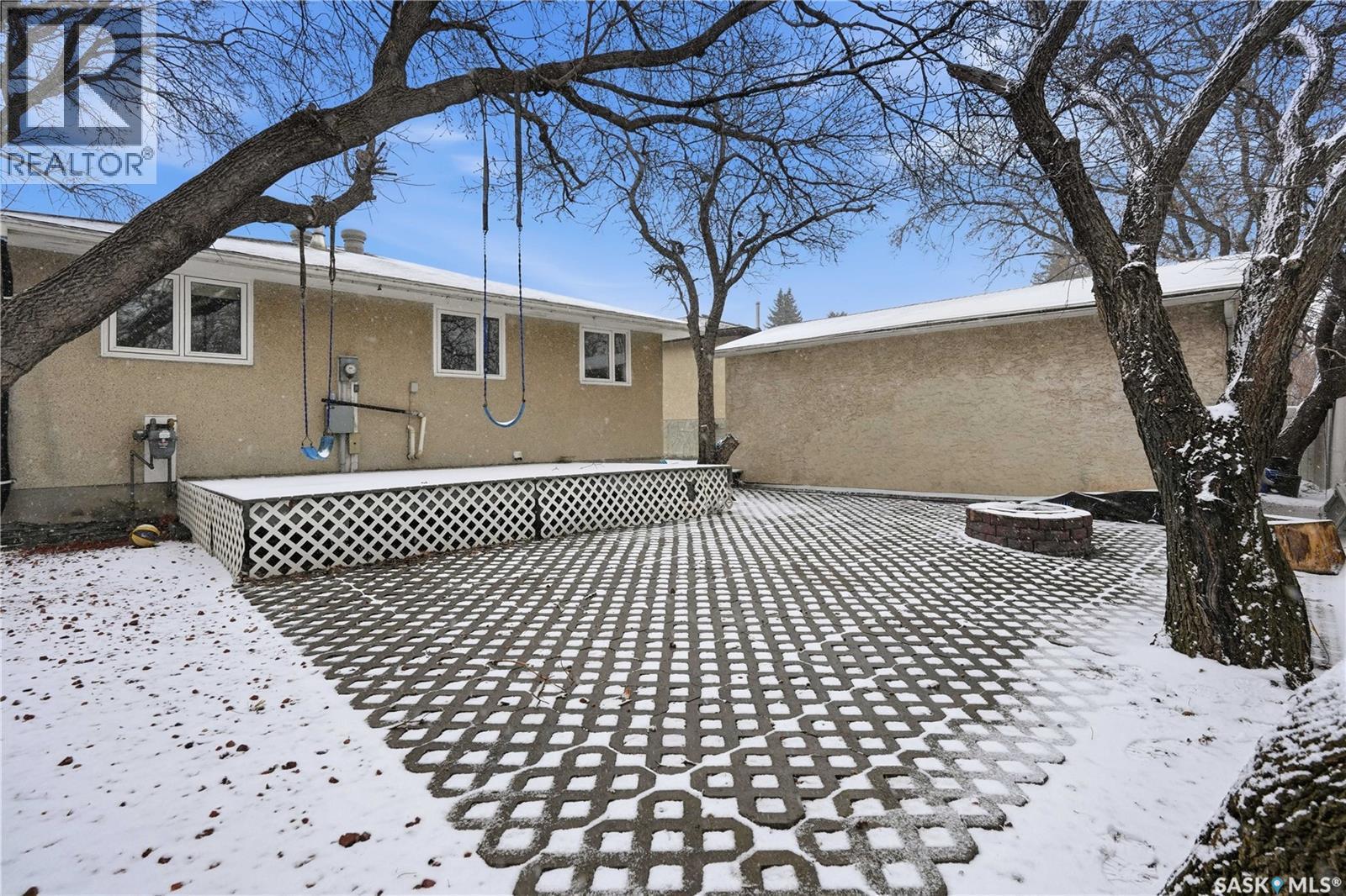 94 Lloyd Crescent, Regina, SK - Outdoor With Deck Patio Veranda