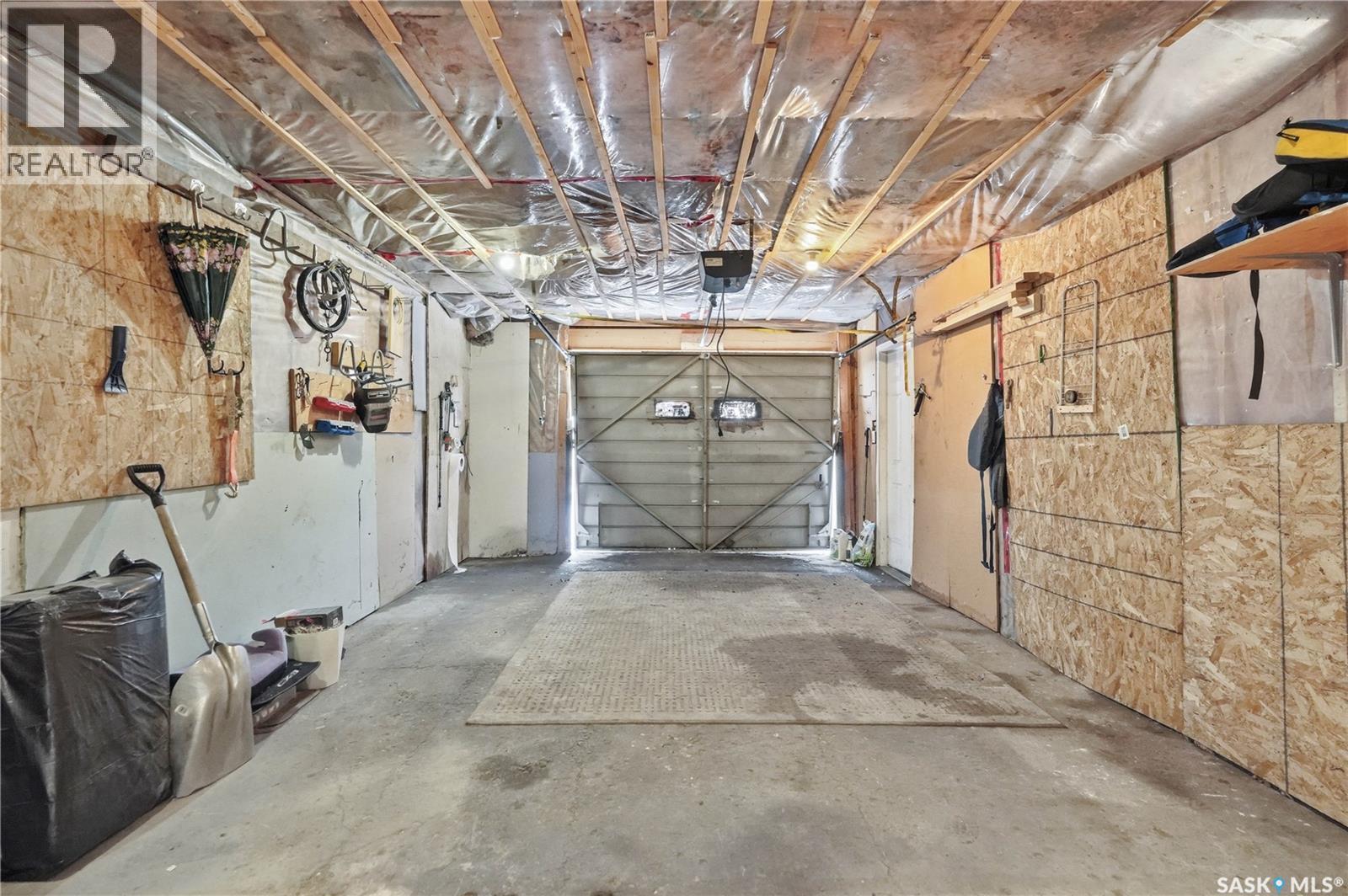 94 Lloyd Crescent, Regina, SK - Indoor Photo Showing Other Room