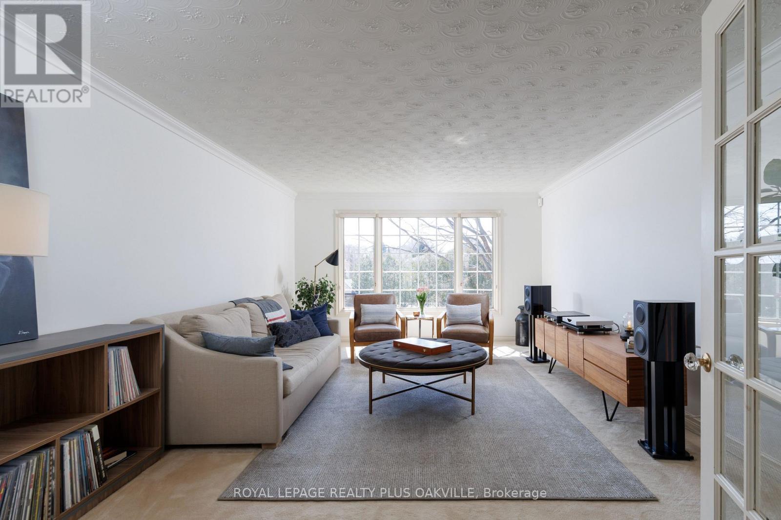 258 Shoreacres Road, Burlington, ON - Indoor Photo Showing Living Room