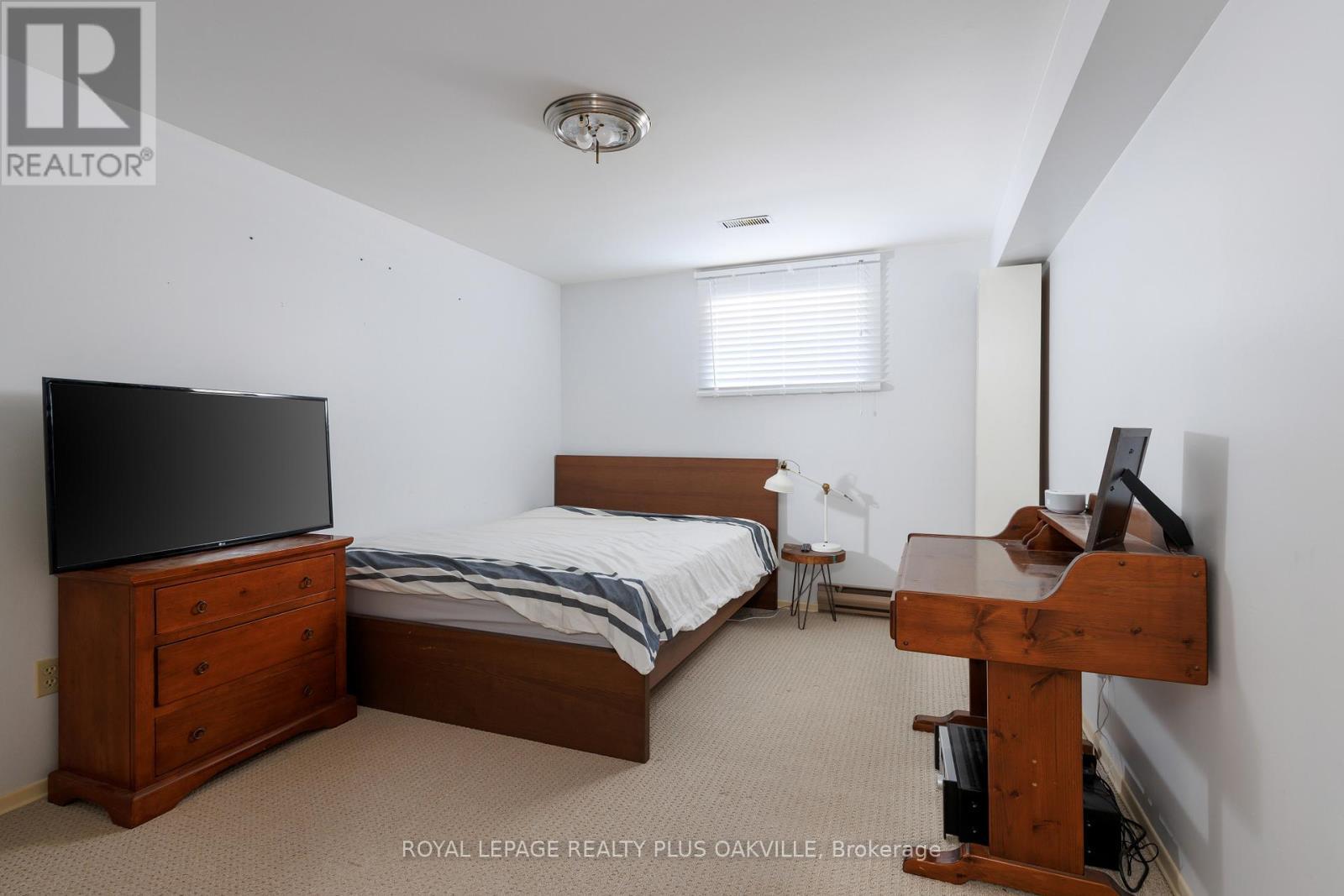 258 Shoreacres Road, Burlington, ON - Indoor Photo Showing Bedroom