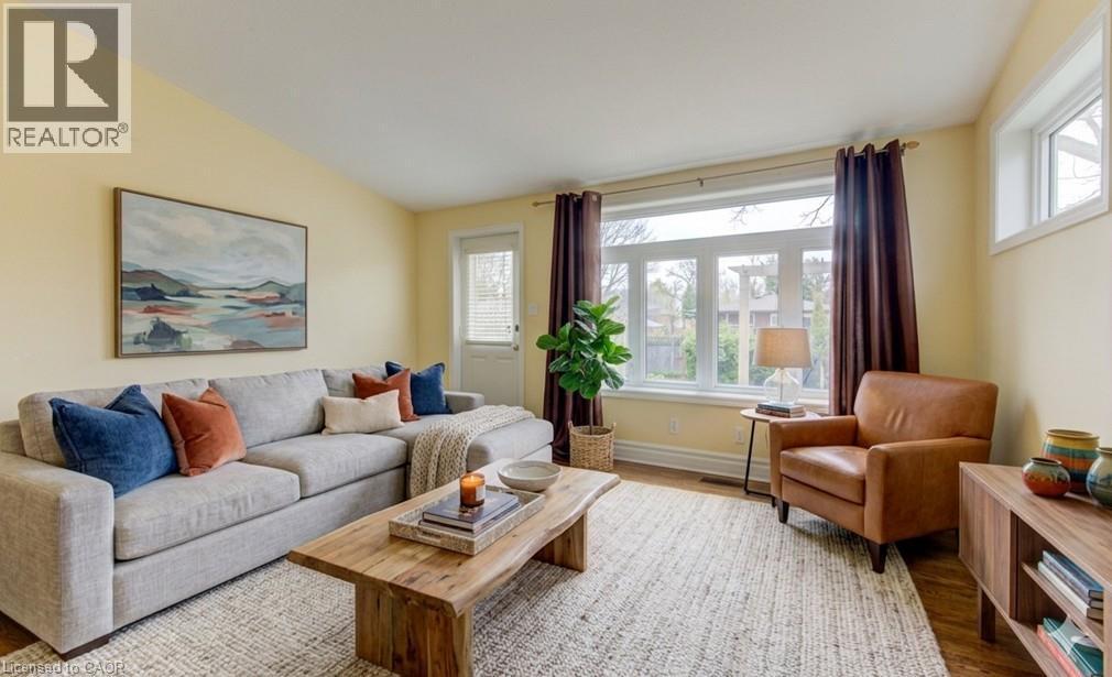 163 Binscarth Road, Kitchener, ON - Indoor Photo Showing Living Room