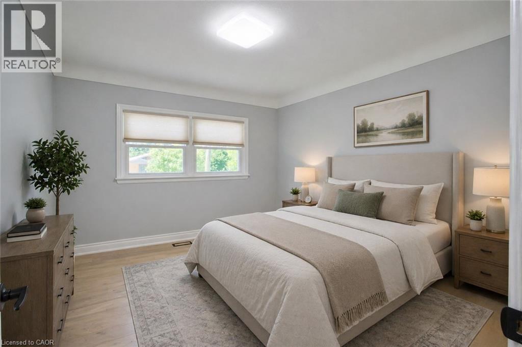 Light gray walls with white crown molding - 31 Brodick Street, Hamilton, ON - Indoor Photo Showing Bedroom