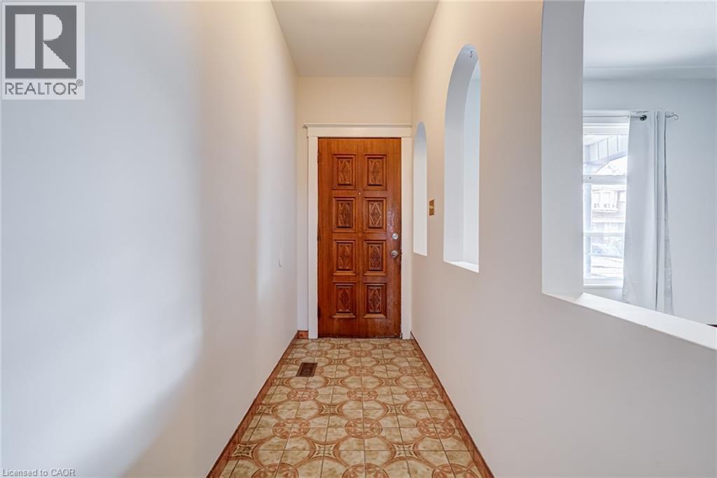 53 Sherman Avenue N, Hamilton, ON - Indoor Photo Showing Other Room