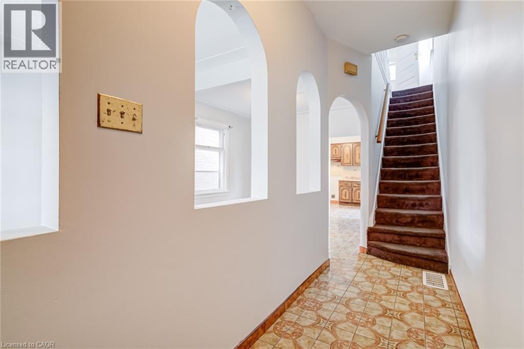 53 Sherman Avenue N, Hamilton, ON - Indoor Photo Showing Other Room