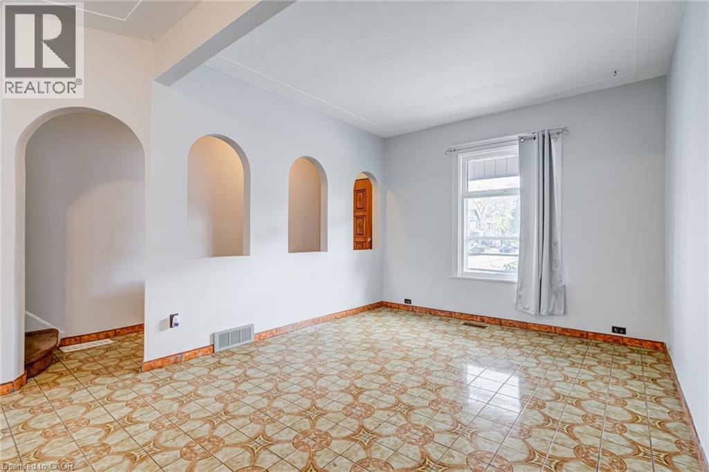 53 Sherman Avenue N, Hamilton, ON - Indoor Photo Showing Other Room