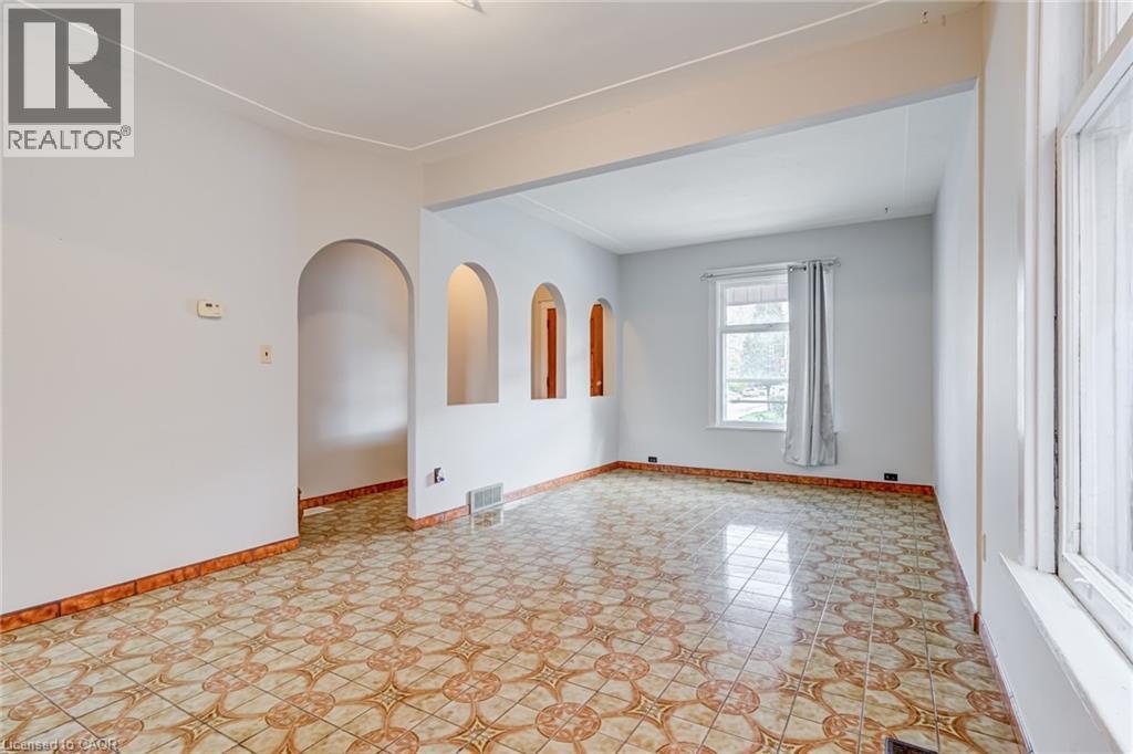 53 Sherman Avenue N, Hamilton, ON - Indoor Photo Showing Other Room