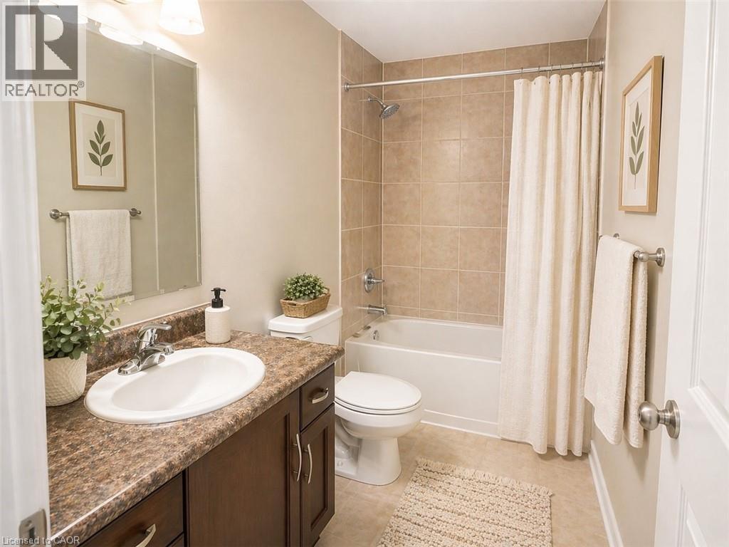 65 Meadowridge Street, Kitchener, ON - Indoor Photo Showing Bathroom