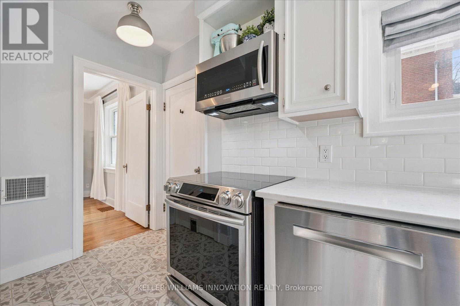 87 Lydia Street, Kitchener, ON - Indoor Photo Showing Kitchen