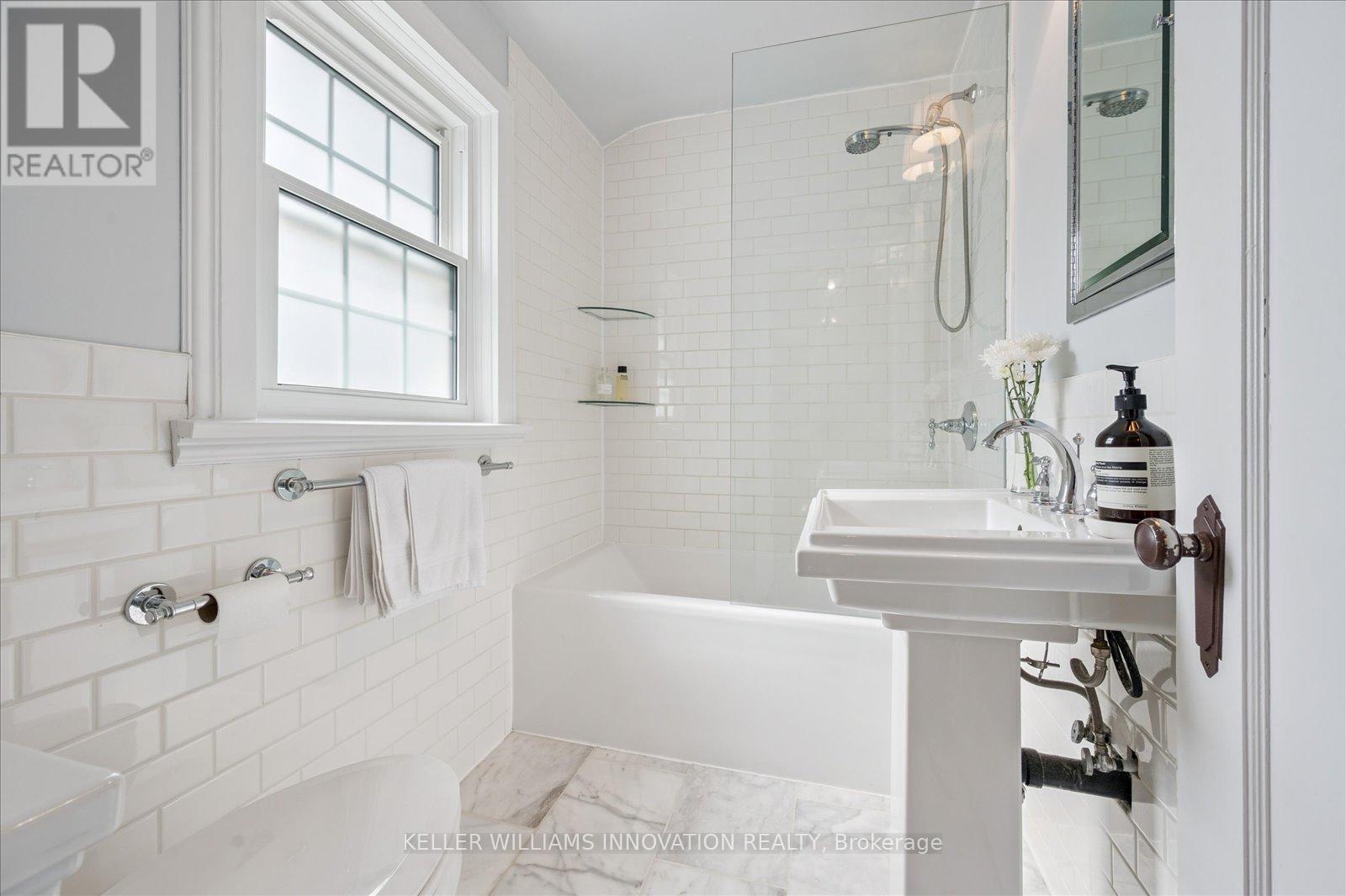 87 Lydia Street, Kitchener, ON - Indoor Photo Showing Bathroom