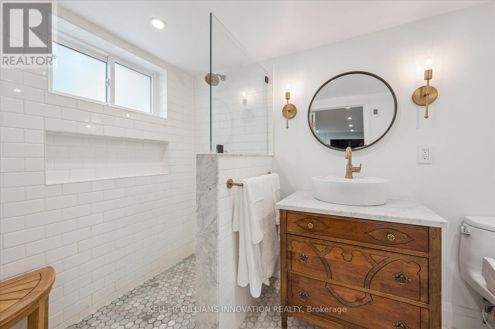 87 Lydia Street, Kitchener, ON - Indoor Photo Showing Bathroom