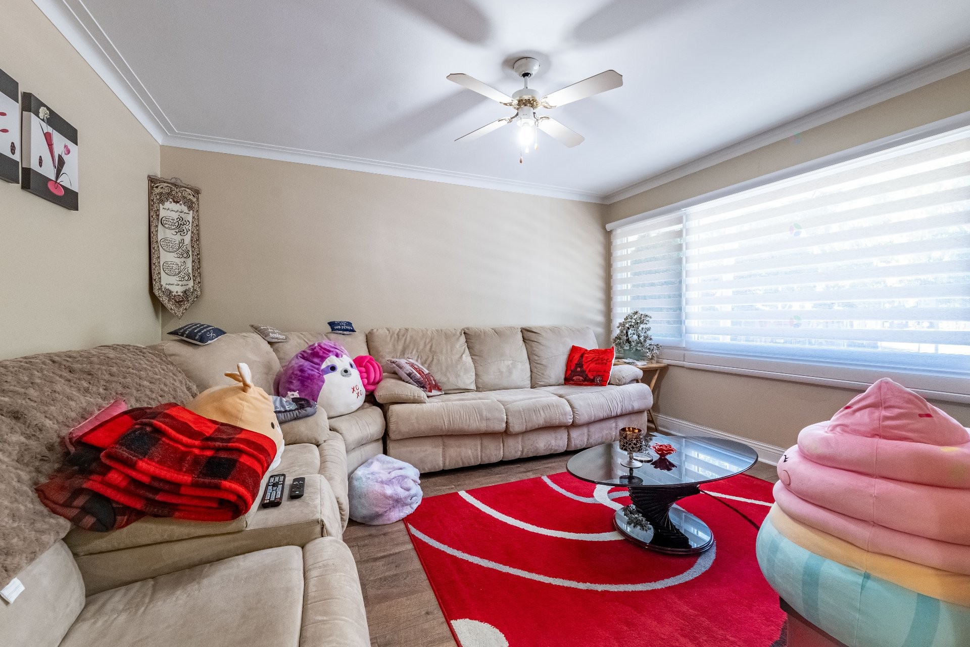 Salon - 77 Boul. Du Bon-Pasteur, Laval (Laval-Des-Rapides), QC - Indoor Photo Showing Living Room