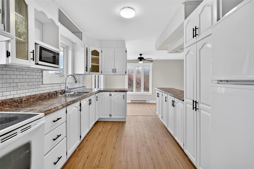 5 Sparkes Lane, Bay Roberts, NL - Indoor Photo Showing Kitchen With Double Sink
