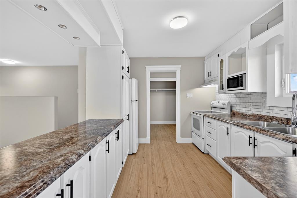 5 Sparkes Lane, Bay Roberts, NL - Indoor Photo Showing Kitchen With Double Sink With Upgraded Kitchen