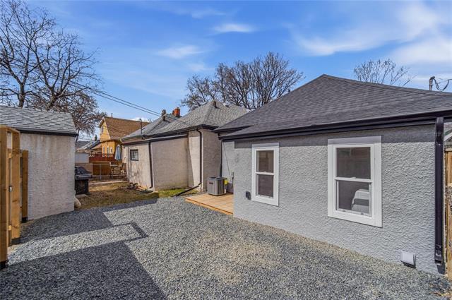 372 Harbison Ave, Winnipeg, MB