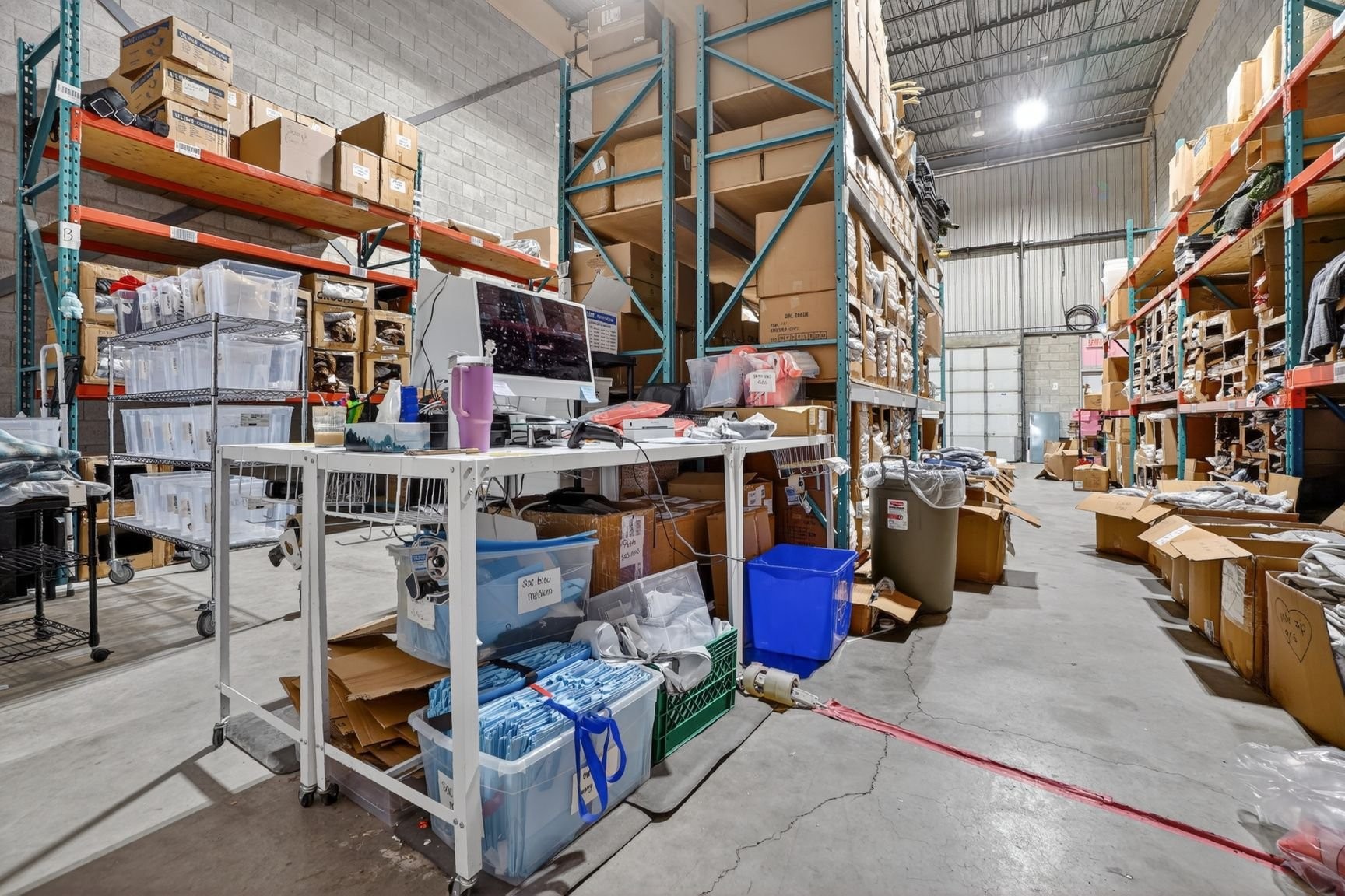 Warehouse - 110-9125 Rue Pascal-Gagnon, Montréal (Saint-Léonard), QC - Indoor