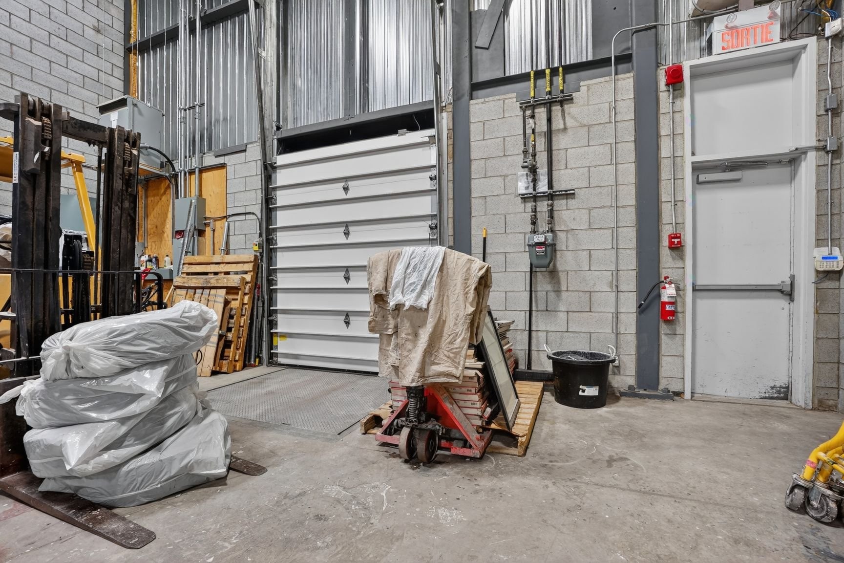 Warehouse - 115-9125 Rue Pascal-Gagnon, Montréal (Saint-Léonard), QC -