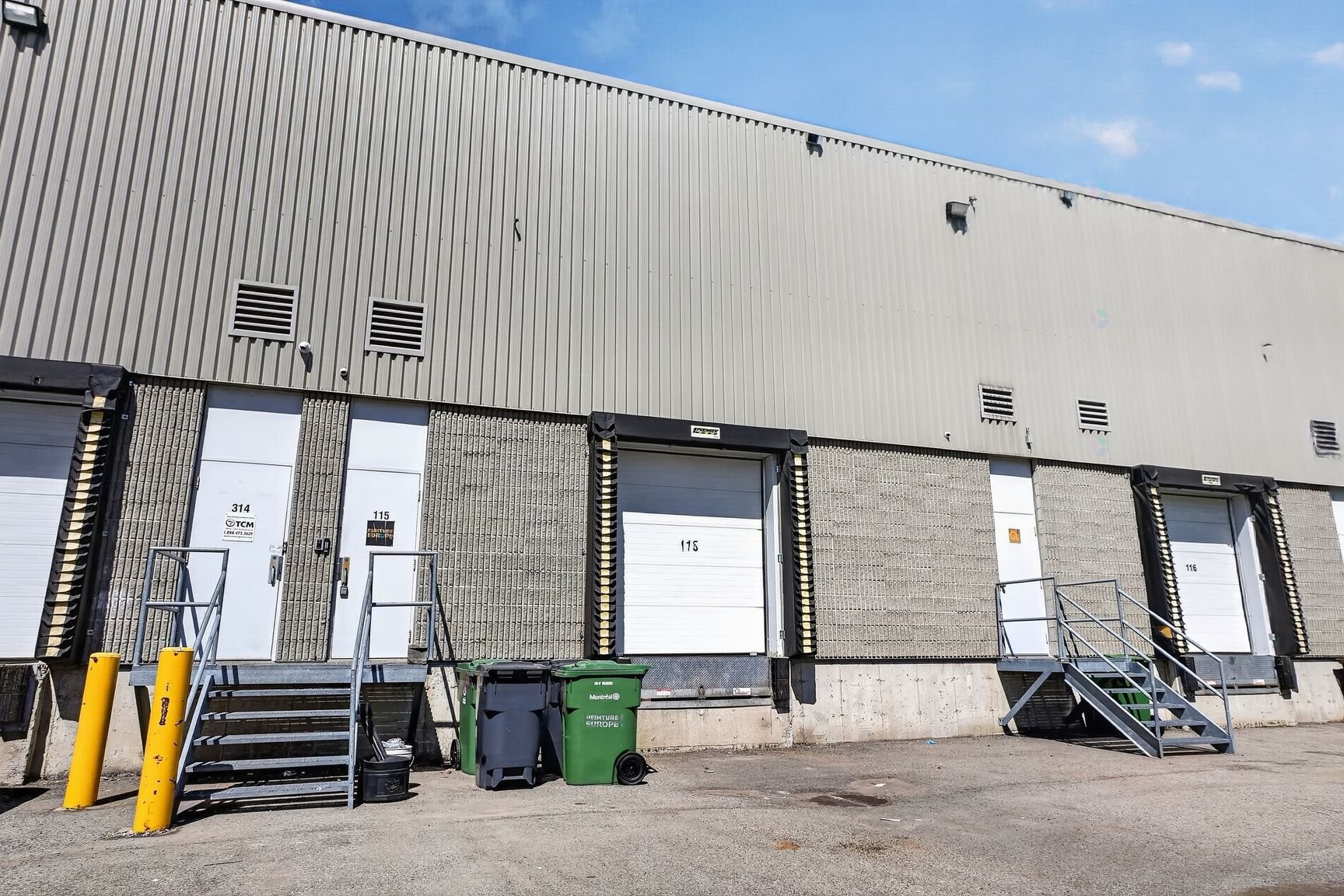 Loading Dock - 115-9125 Rue Pascal-Gagnon, Montréal (Saint-Léonard), QC - With Exterior