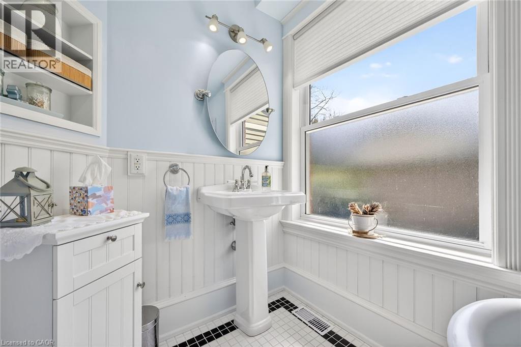 46 Bay Street, Mississauga, ON - Indoor Photo Showing Bathroom