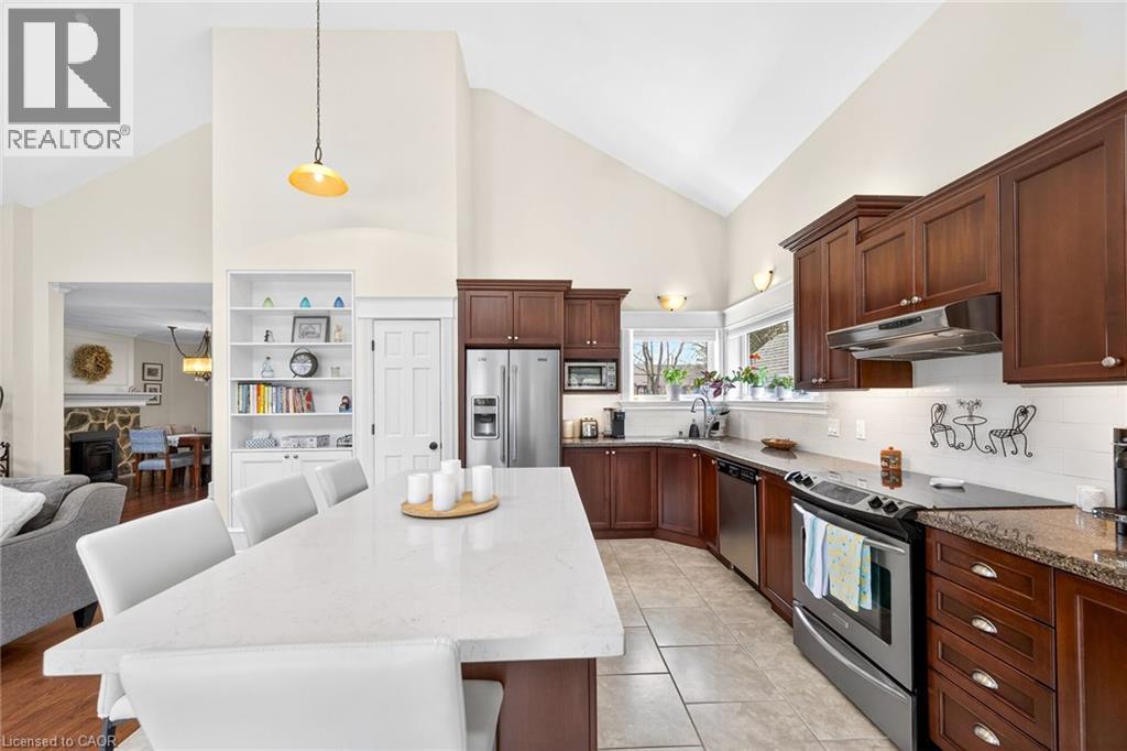 46 Bay Street, Mississauga, ON - Indoor Photo Showing Kitchen With Upgraded Kitchen