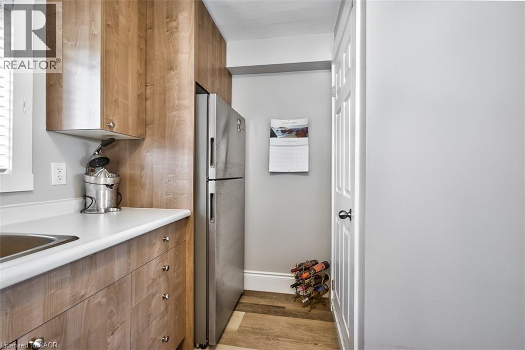 144 Ottawa Street S, Hamilton, ON - Indoor Photo Showing Kitchen
