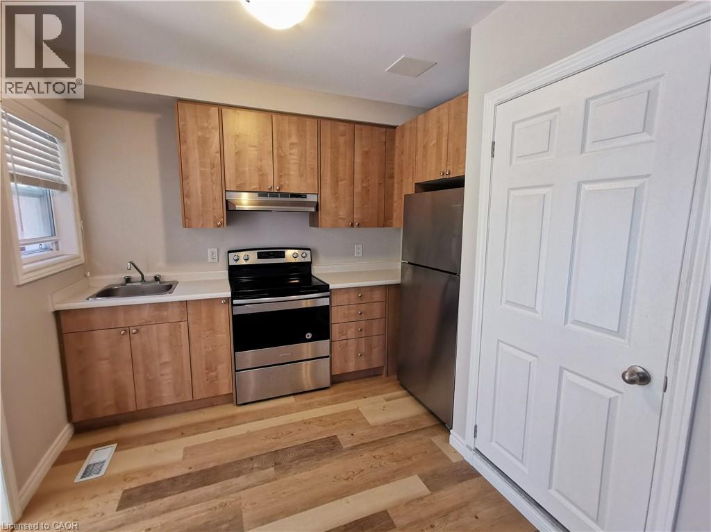 144 Ottawa Street S, Hamilton, ON - Indoor Photo Showing Kitchen
