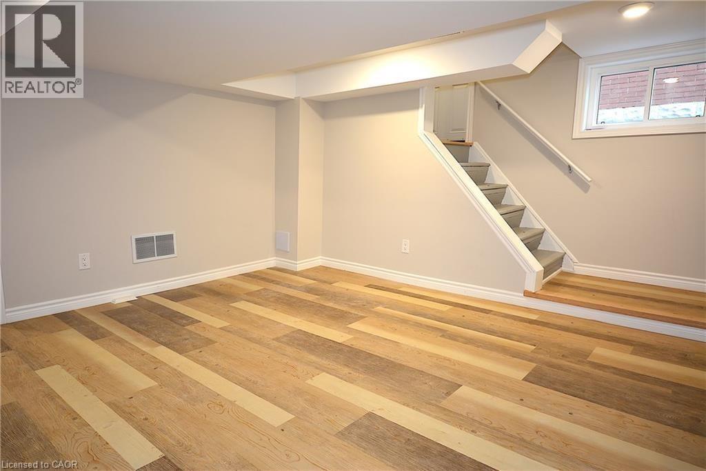 144 Ottawa Street S, Hamilton, ON - Indoor Photo Showing Other Room
