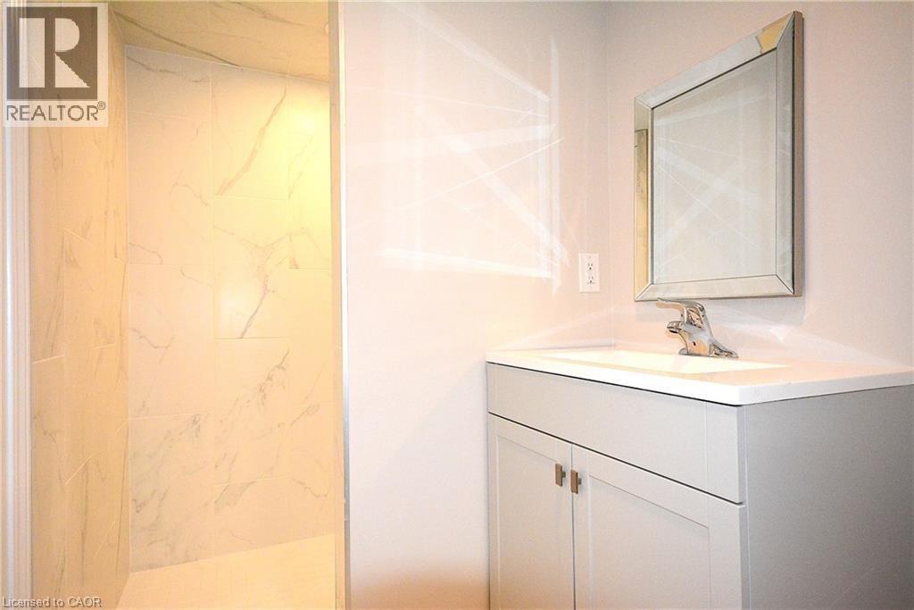 144 Ottawa Street S, Hamilton, ON - Indoor Photo Showing Bathroom