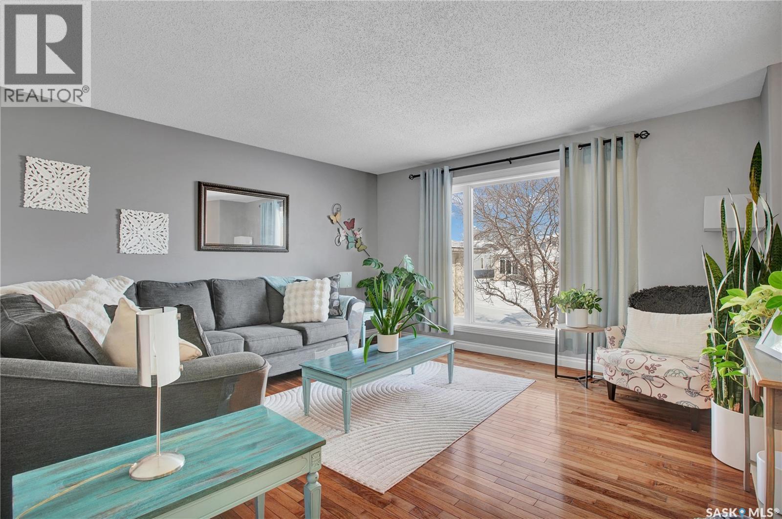 403 King Place, Warman, SK - Indoor Photo Showing Living Room
