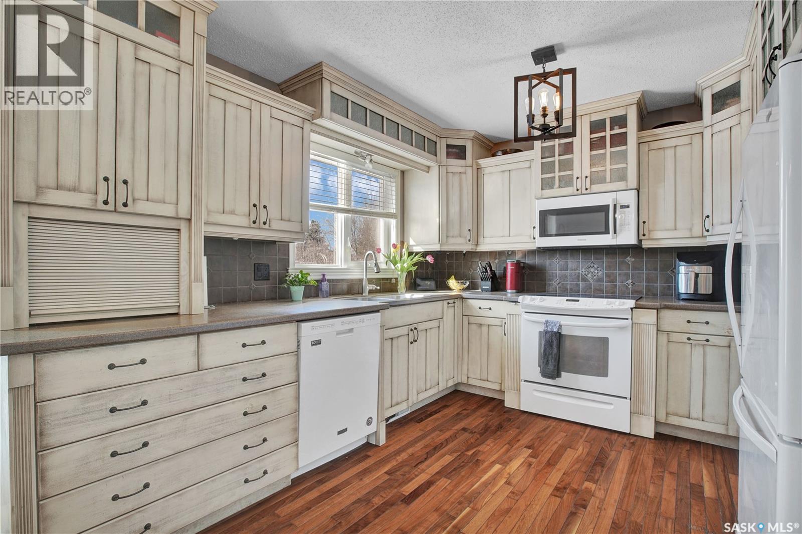 403 King Place, Warman, SK - Indoor Photo Showing Kitchen