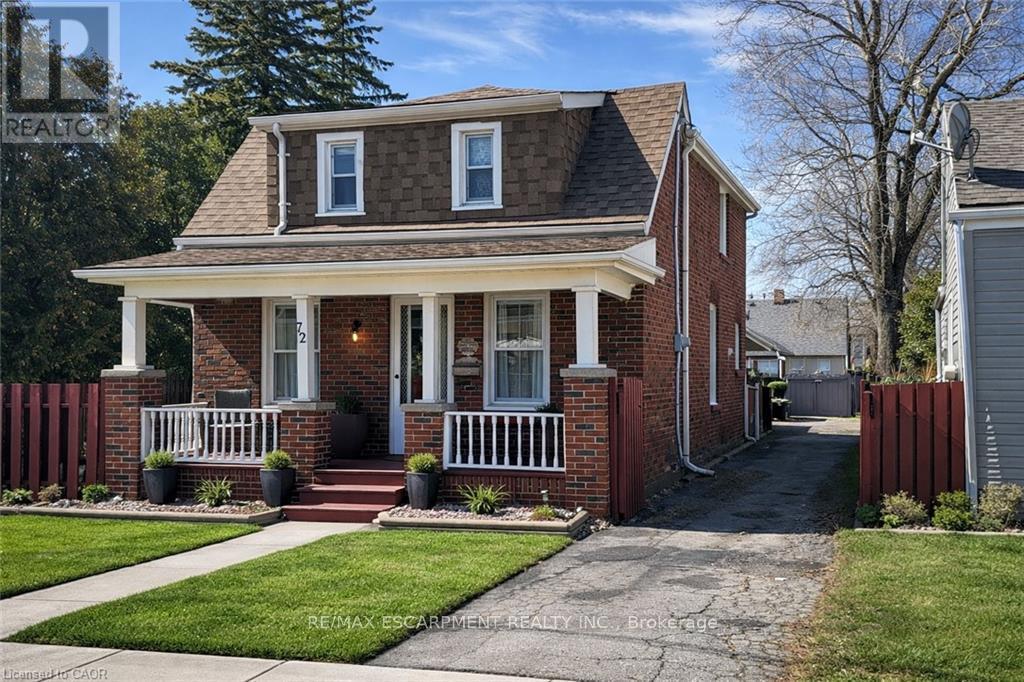 72 East 32Nd Street, Hamilton, ON - Outdoor With Deck Patio Veranda With Facade