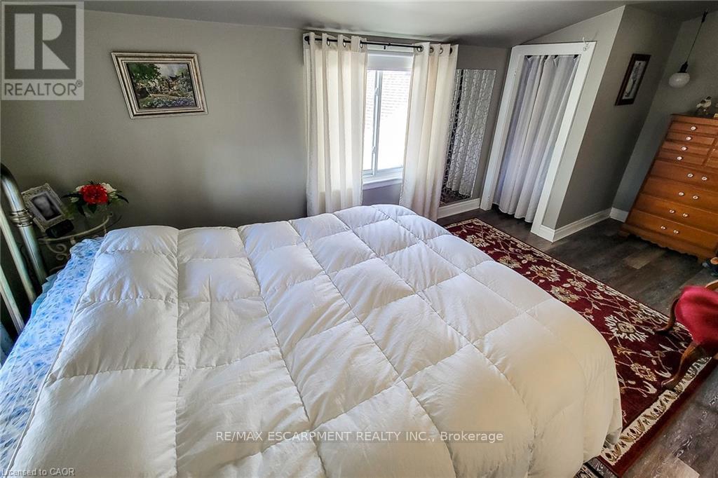 72 East 32Nd Street, Hamilton, ON - Indoor Photo Showing Bedroom