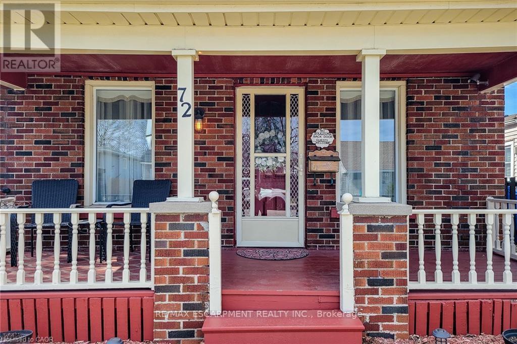 72 East 32Nd Street, Hamilton, ON - Outdoor With Deck Patio Veranda With Facade
