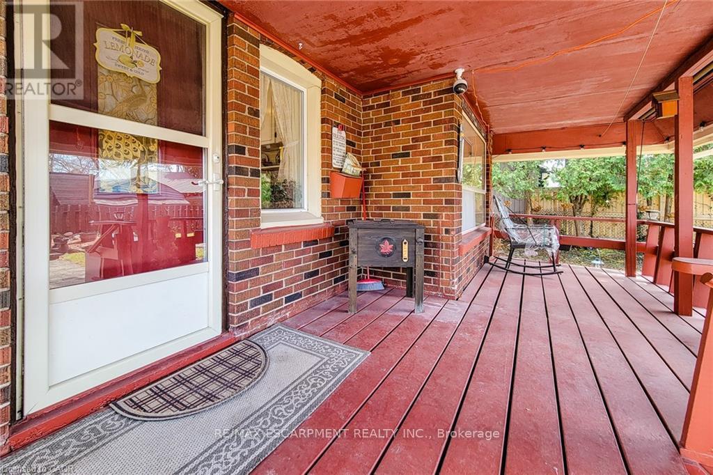 72 East 32Nd Street, Hamilton, ON - Outdoor With Deck Patio Veranda With Exterior