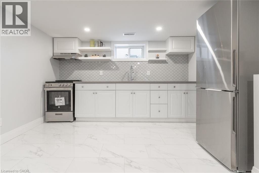 58 Sandalwood Avenue, Hamilton, ON - Indoor Photo Showing Kitchen