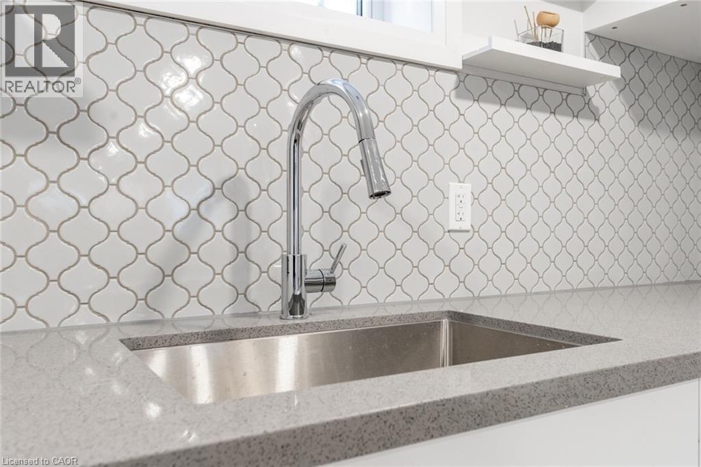 58 Sandalwood Avenue, Hamilton, ON - Indoor Photo Showing Kitchen