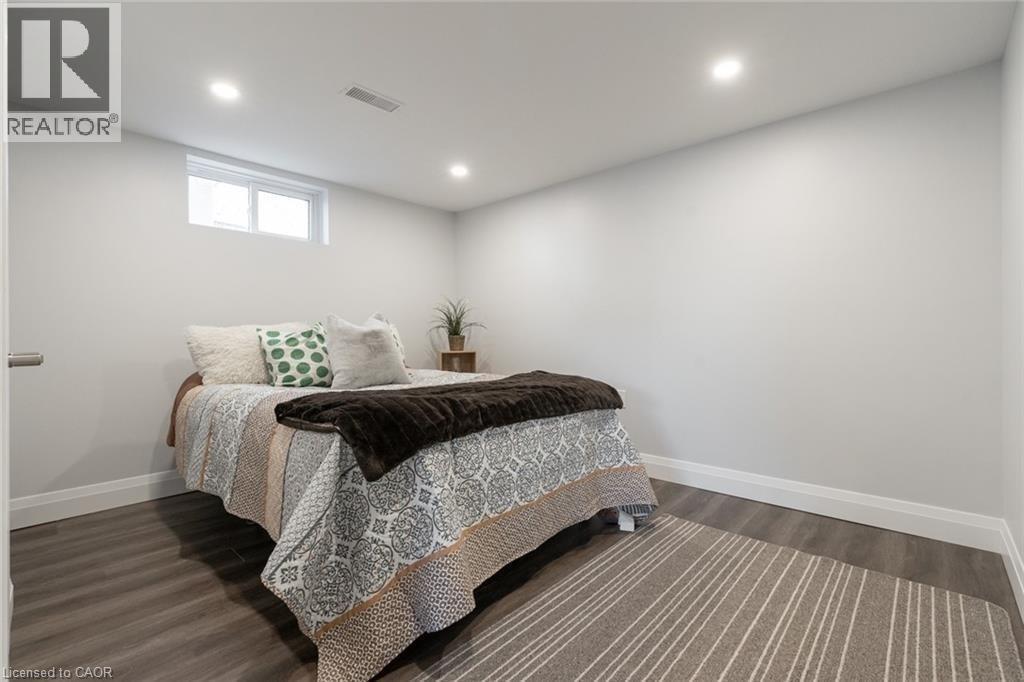 58 Sandalwood Avenue, Hamilton, ON - Indoor Photo Showing Bedroom