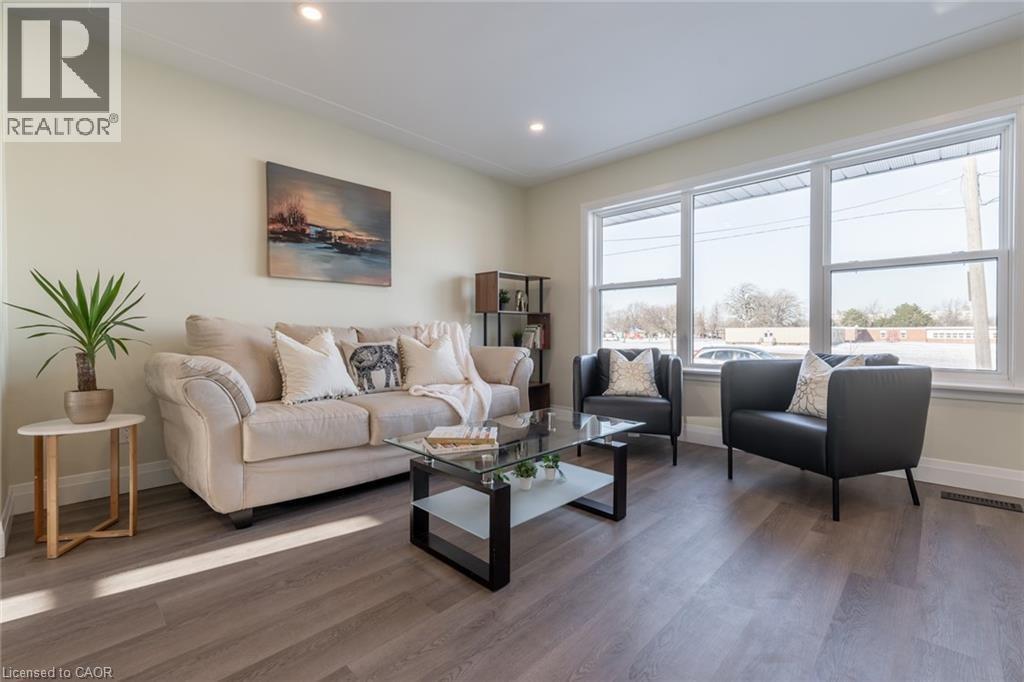58 Sandalwood Avenue, Hamilton, ON - Indoor Photo Showing Living Room